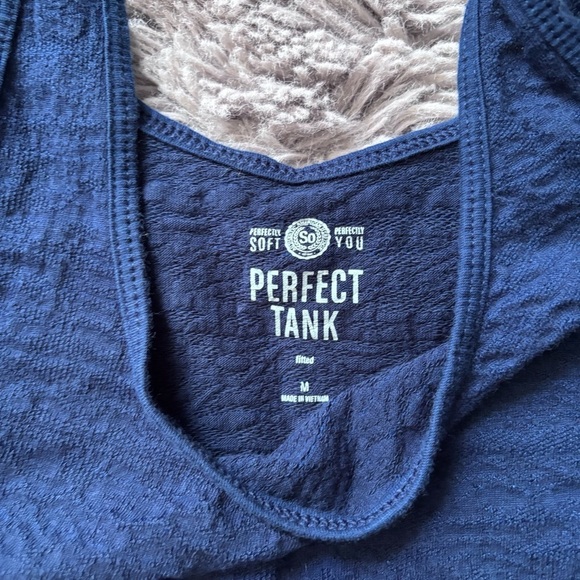 ⭐️⭐️⭐️Women’s Juniors SO perfect tank Navy blue size Medium - Picture 3 of 8